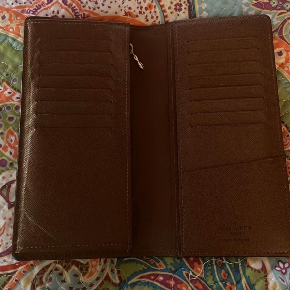 Men’s LV Wallet - Picture 3 of 5